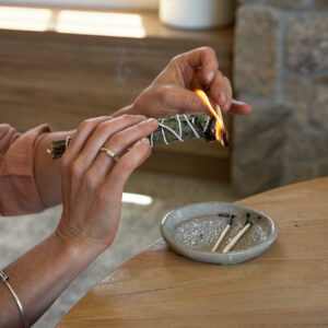 Wilde Aroma Smudge Stick Burning
